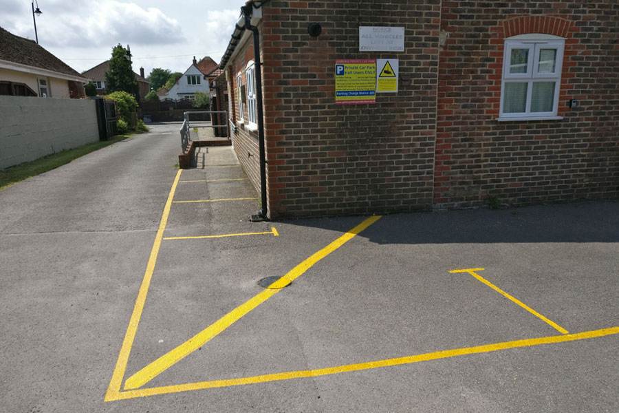 Yellow Lines and 2 metre social distancing at Deverell Hall